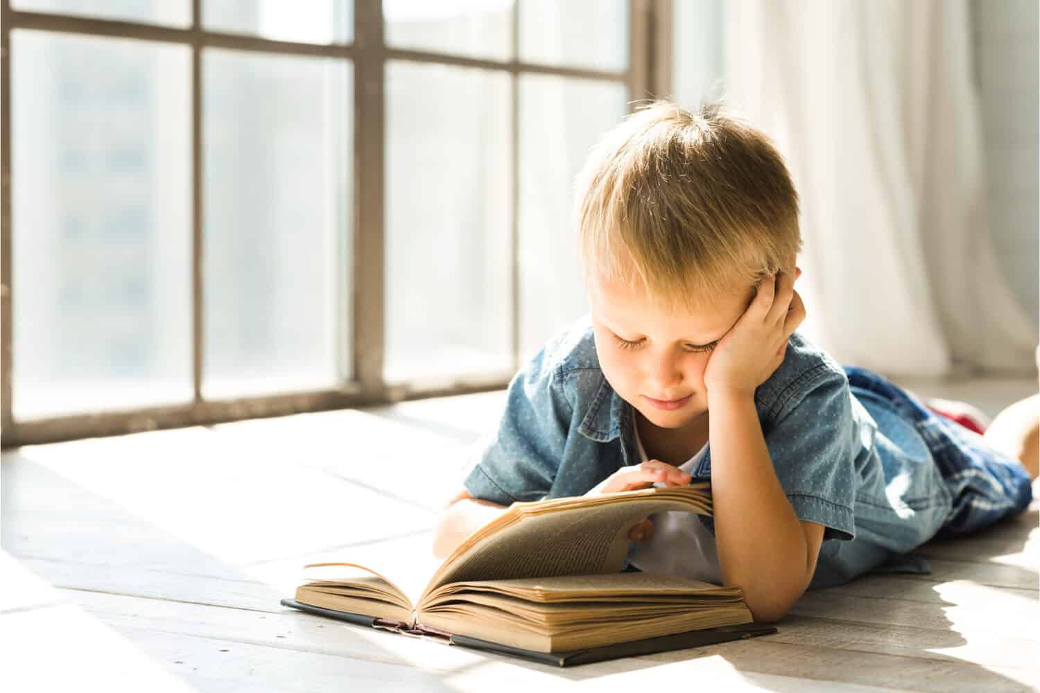 جعل الطفل يحب القراءة