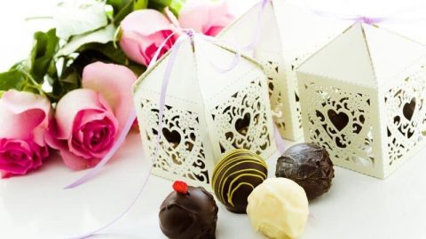 اين اجد محل شوكولاته حلو و مرتب مناسب لحفلة الزفاف في الرياض
